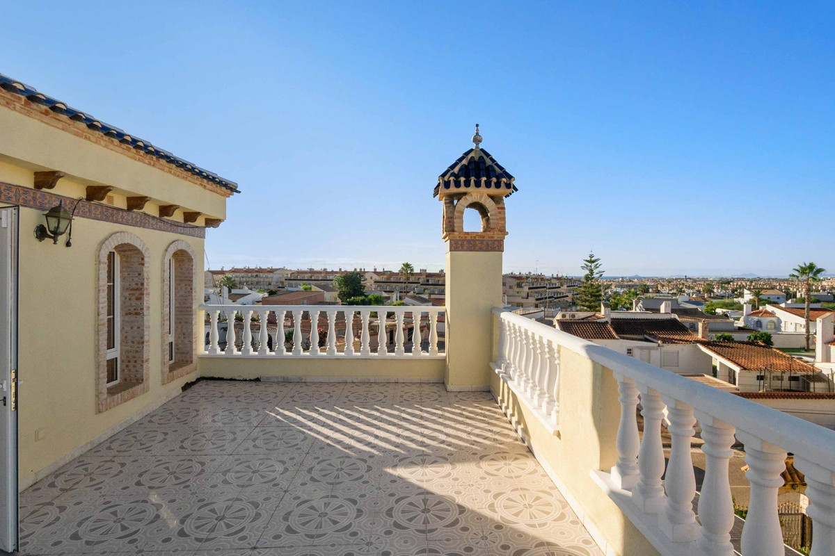 Se vende Villa - Chalet de 5 dormitorios en Costa Blanca, Alicante, España