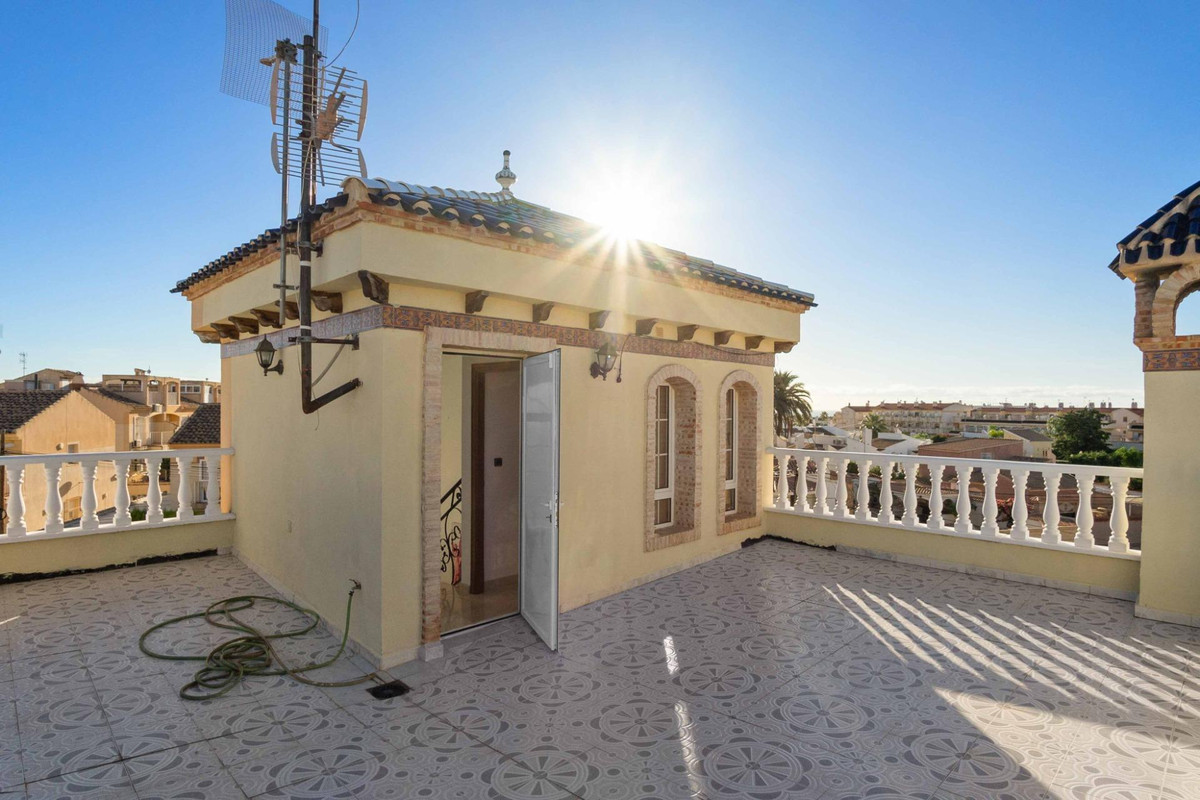 Se vende Villa - Chalet de 5 dormitorios en Costa Blanca, Alicante, España
