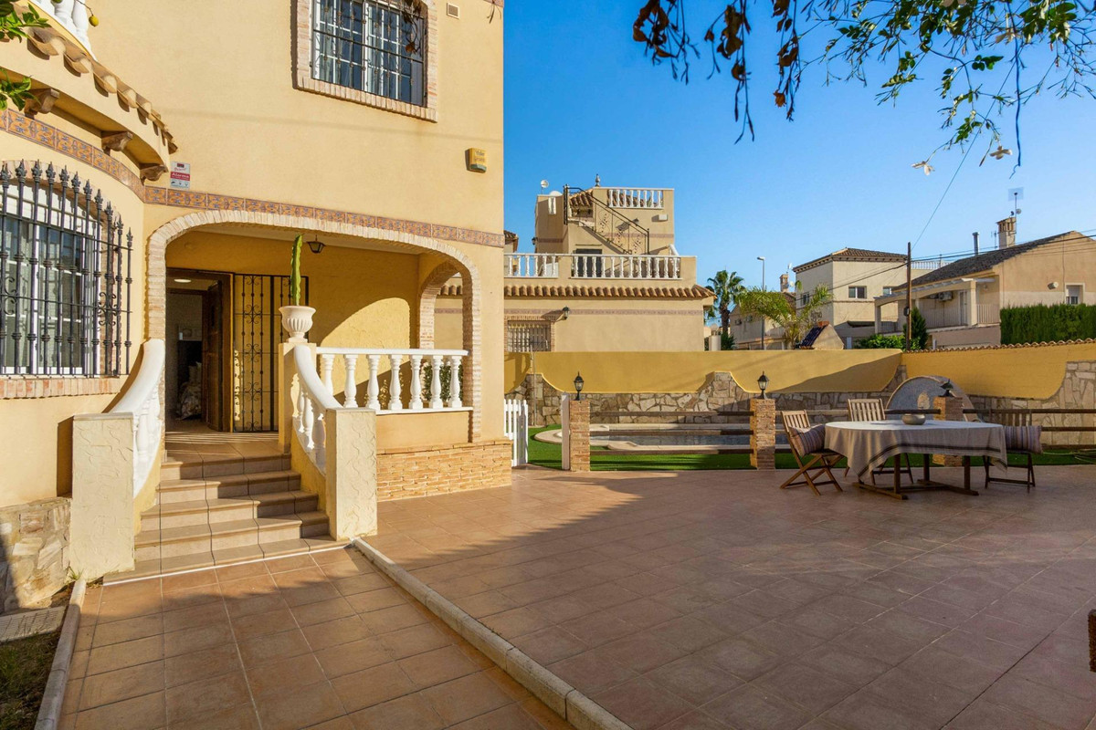 Se vende Villa - Chalet de 5 dormitorios en Costa Blanca, Alicante, España