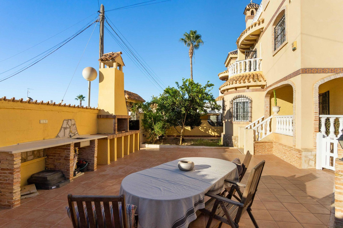 Se vende Villa - Chalet de 5 dormitorios en Costa Blanca, Alicante, España
