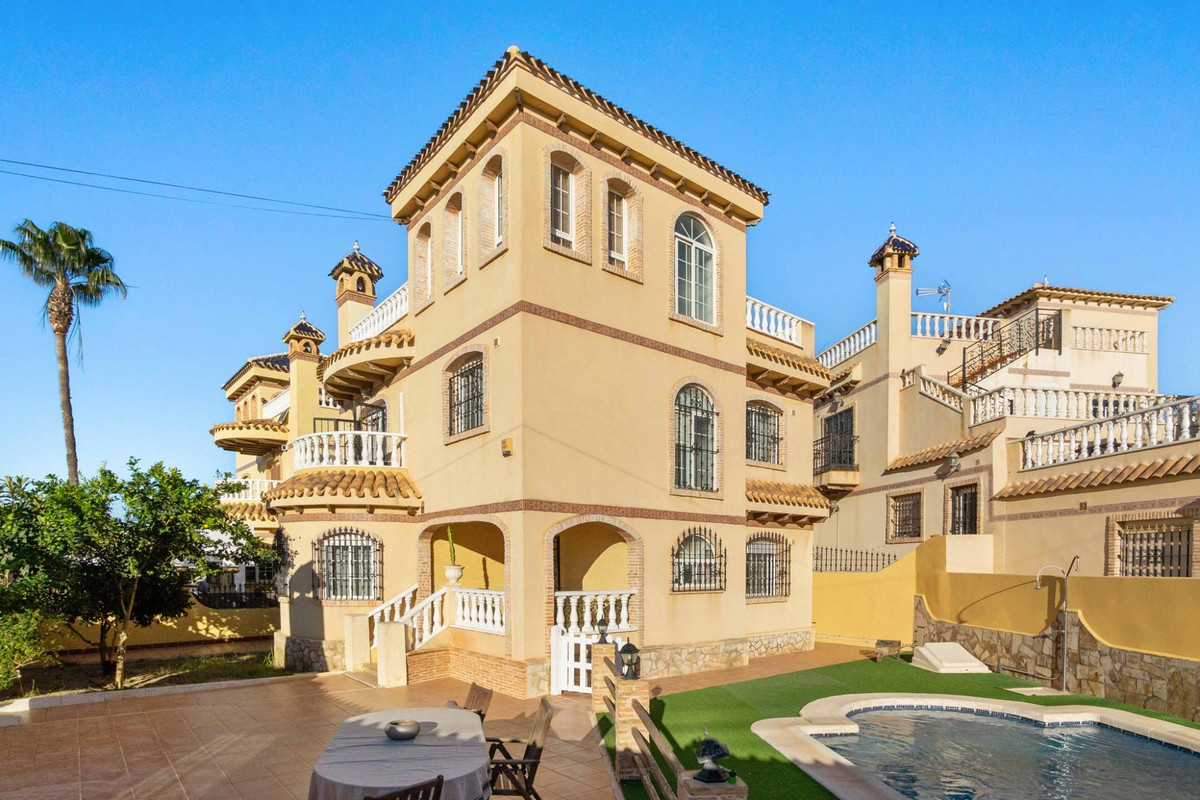 Se vende Villa - Chalet de 5 dormitorios en Costa Blanca, Alicante, España