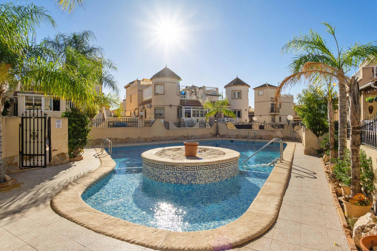 Se vende Villa - Chalet de 5 dormitorios en Costa Blanca, Alicante, España