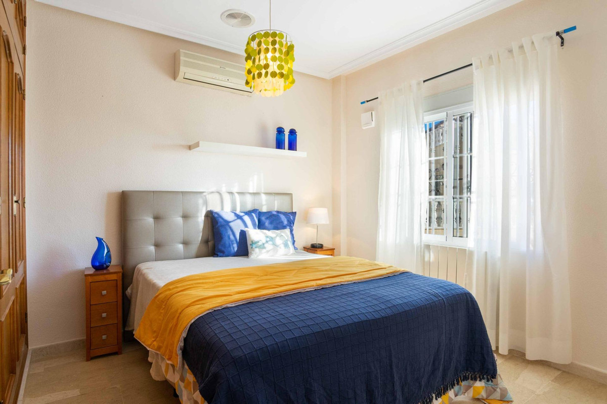 Se vende Villa - Chalet de 5 dormitorios en Costa Blanca, Alicante, España