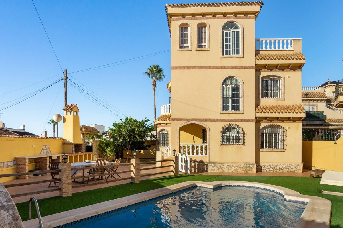 Se vende Villa - Chalet de 5 dormitorios en Costa Blanca, Alicante, España