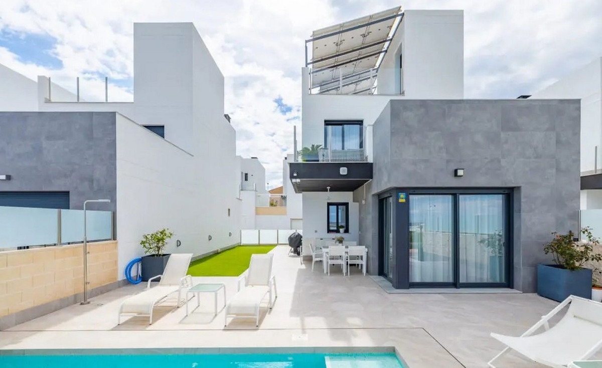 Se vende Villa - Chalet de 3 dormitorios en Costa Blanca, Alicante, España