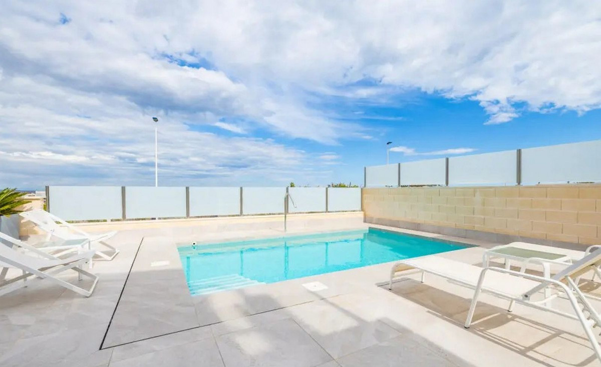 Se vende Villa - Chalet de 3 dormitorios en Costa Blanca, Alicante, España