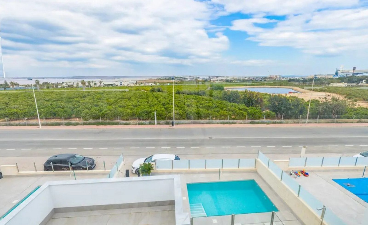 Se vende Villa - Chalet de 3 dormitorios en Costa Blanca, Alicante, España
