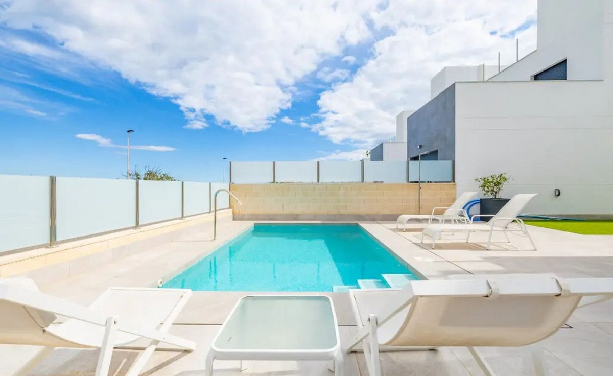 Se vende Villa - Chalet de 3 dormitorios en Costa Blanca, Alicante, España