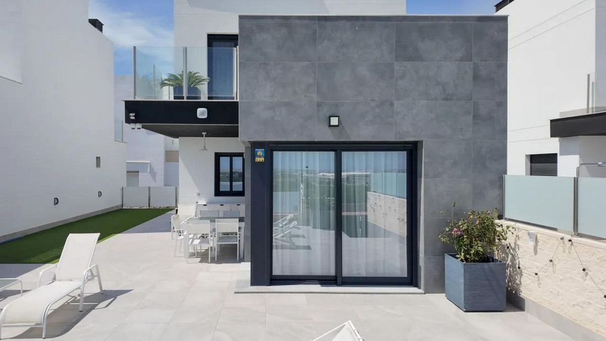 Se vende Villa - Chalet de 3 dormitorios en Costa Blanca, Alicante, España