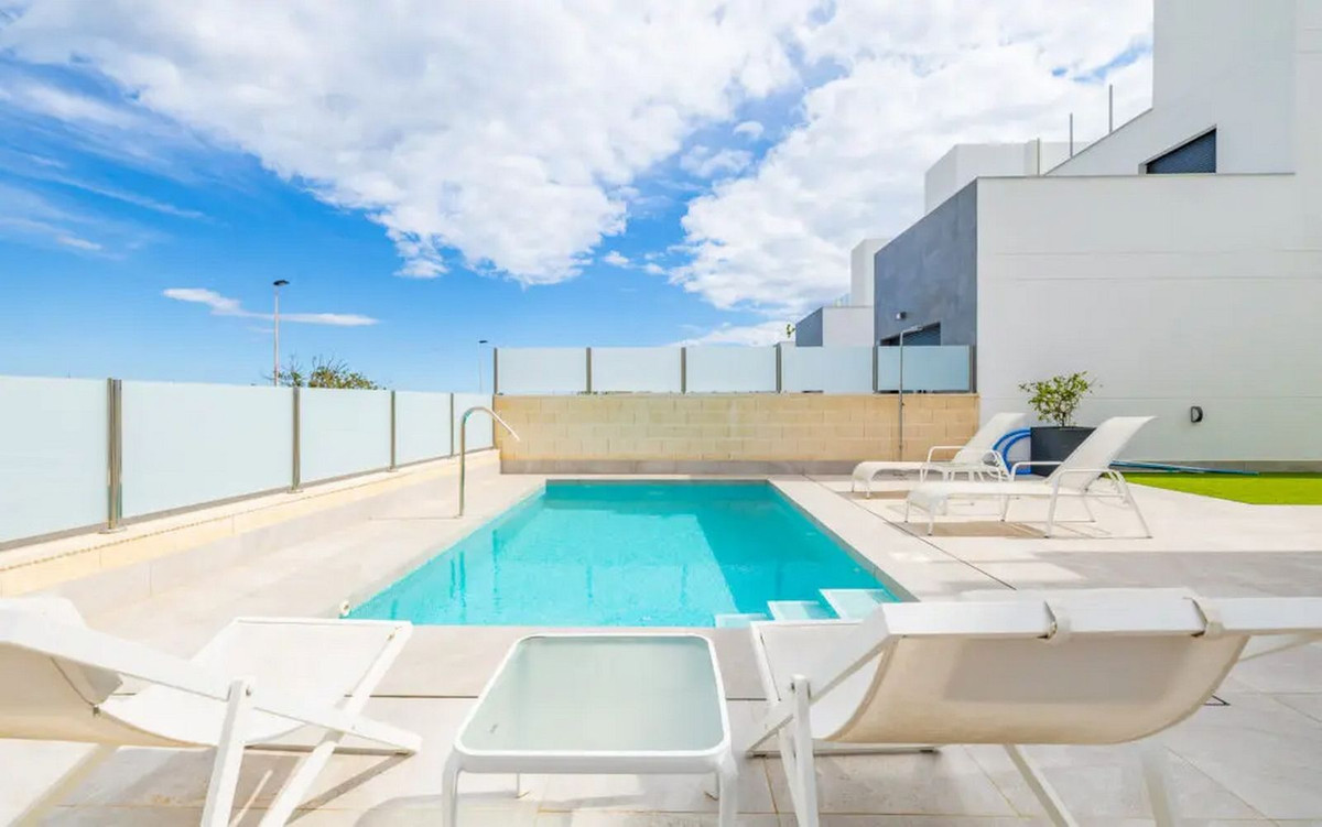 Se vende Villa - Chalet de 3 dormitorios en Costa Blanca, Alicante, España