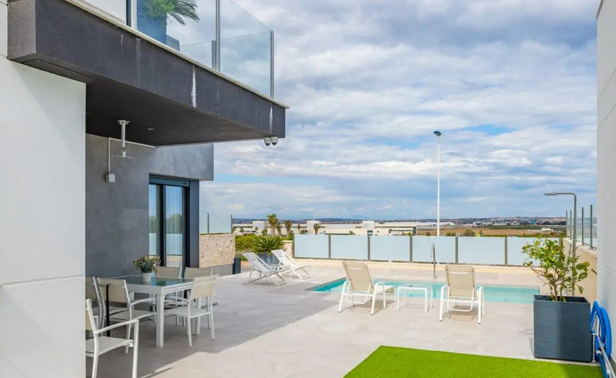 Se vende Villa - Chalet de 3 dormitorios en Costa Blanca, Alicante, España