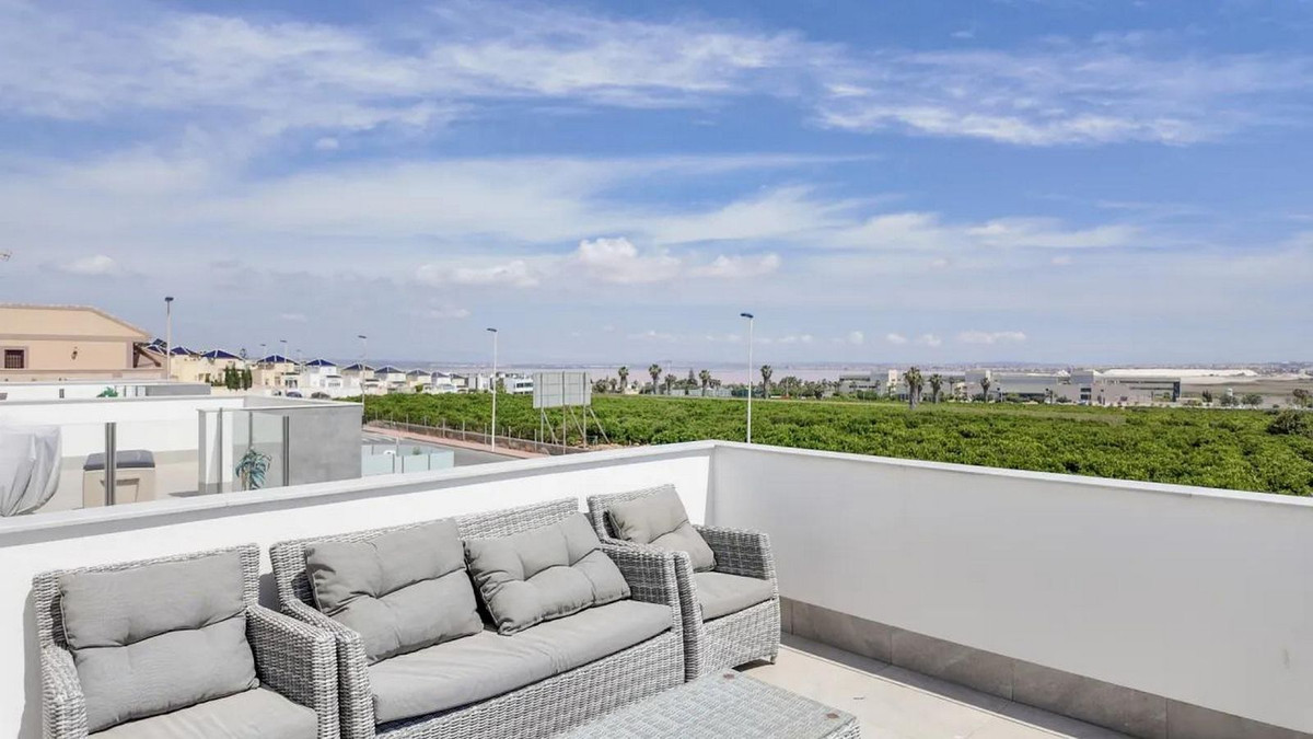 Se vende Villa - Chalet de 3 dormitorios en Costa Blanca, Alicante, España