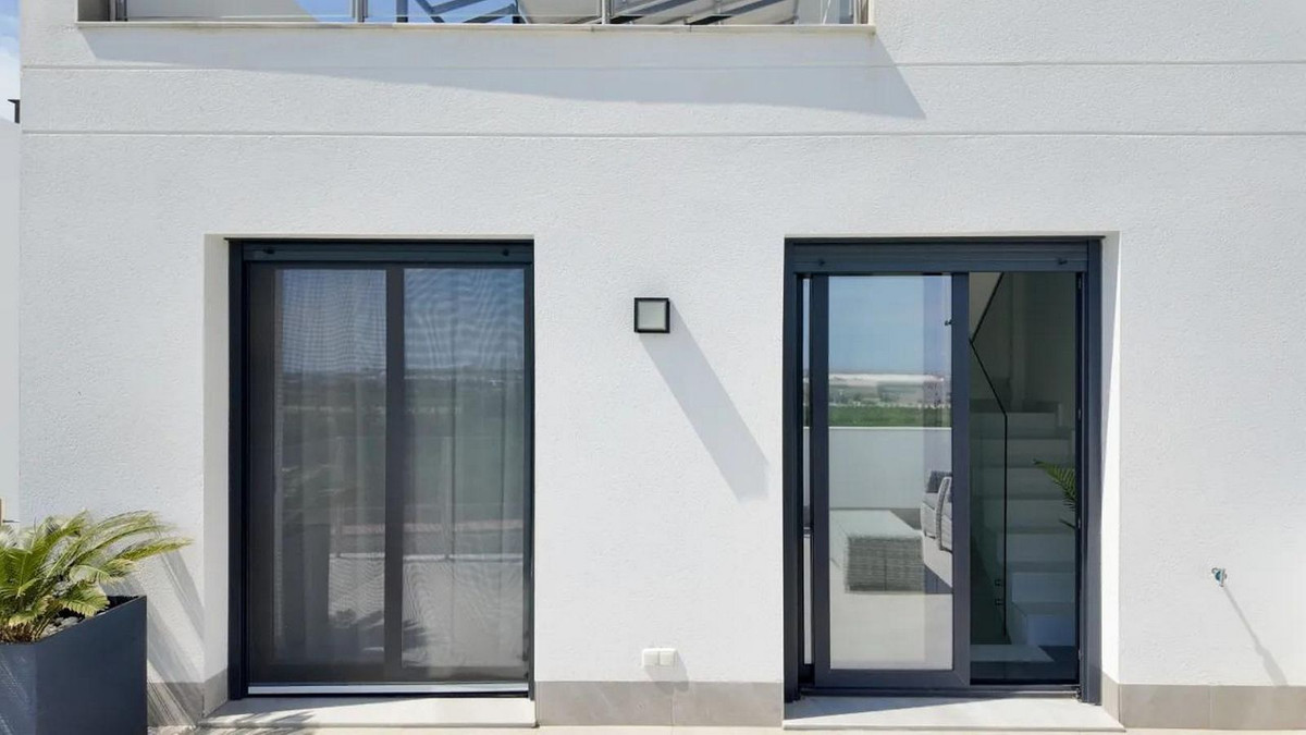 Se vende Villa - Chalet de 3 dormitorios en Costa Blanca, Alicante, España