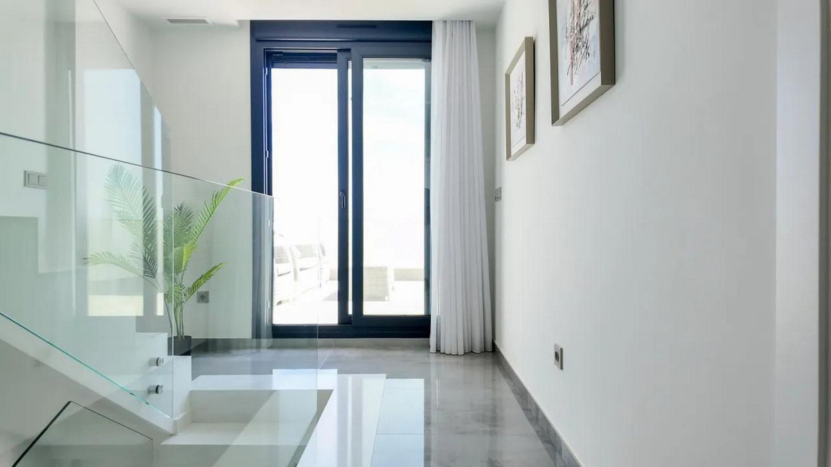 Se vende Villa - Chalet de 3 dormitorios en Costa Blanca, Alicante, España