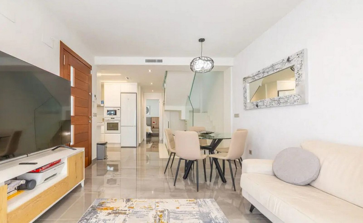 Se vende Villa - Chalet de 3 dormitorios en Costa Blanca, Alicante, España