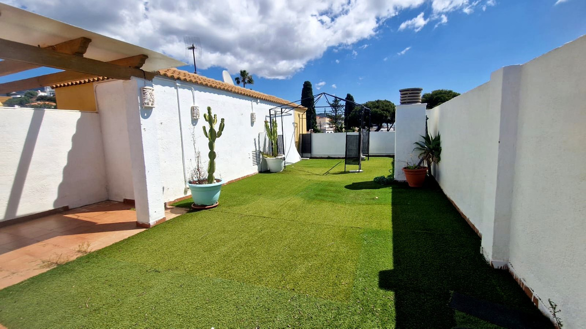 2 Bed Apartment for sale in Torreblanca Costa Del Sol, Málaga, Spain