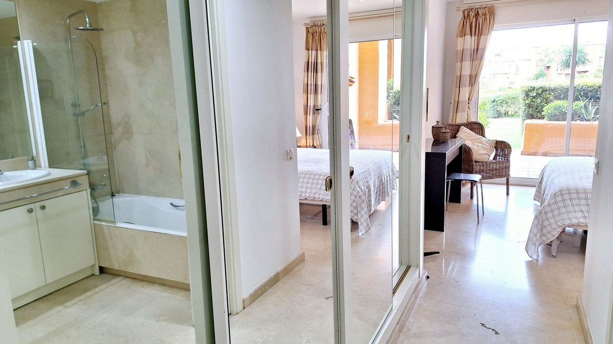 Se vende Apartamento Planta Baja de 2 dormitorios en Costa Del Sol, Málaga, España