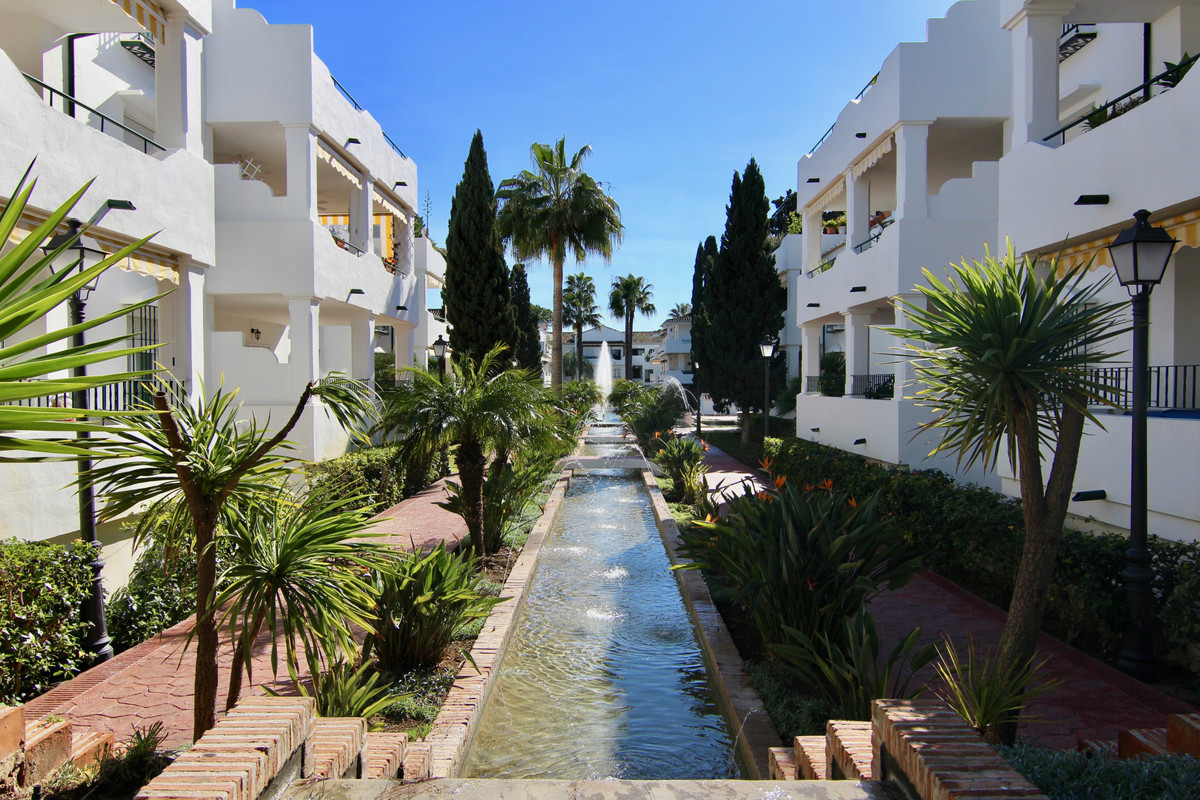 2 Bed Apartment for sale in El Presidente Costa Del Sol, Málaga, Spain