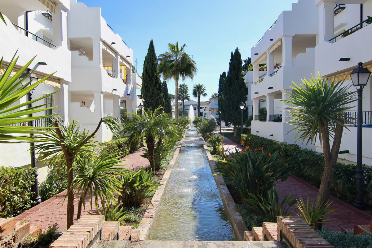 2 Bed Apartment for sale in El Presidente Costa Del Sol, Málaga, Spain