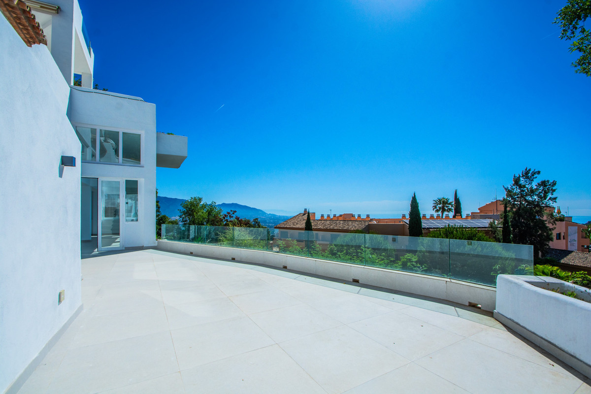 3 Bed Apartment for sale in La Mairena Costa Del Sol, Málaga, Spain
