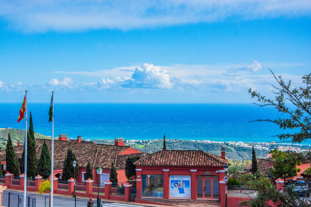 3 Bed Apartment for sale in La Mairena Costa Del Sol, Málaga, Spain