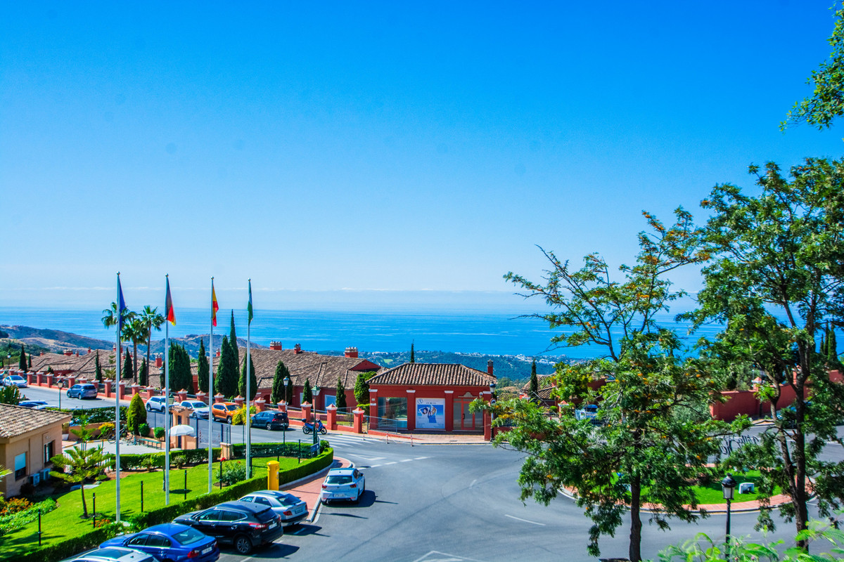 3 Bed Apartment for sale in La Mairena Costa Del Sol, Málaga, Spain
