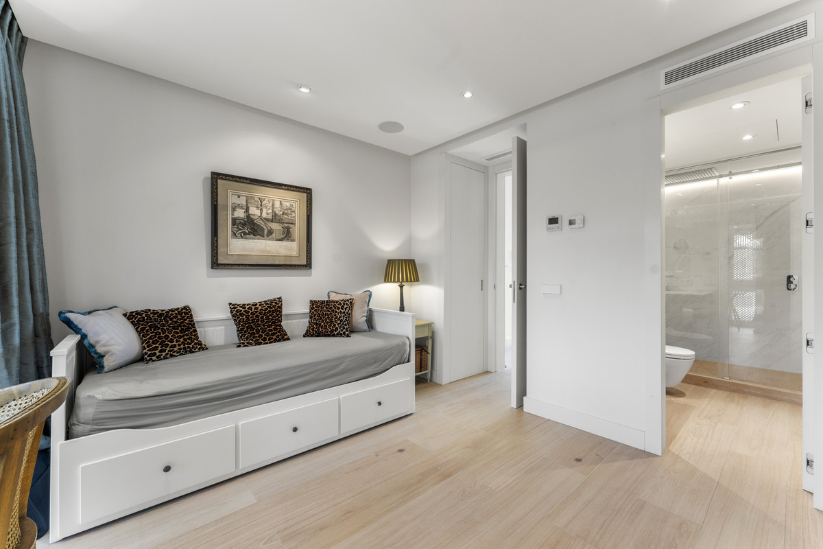 Se vende Apartamento Planta Media de 3 dormitorios en Costa Del Sol, Málaga, España