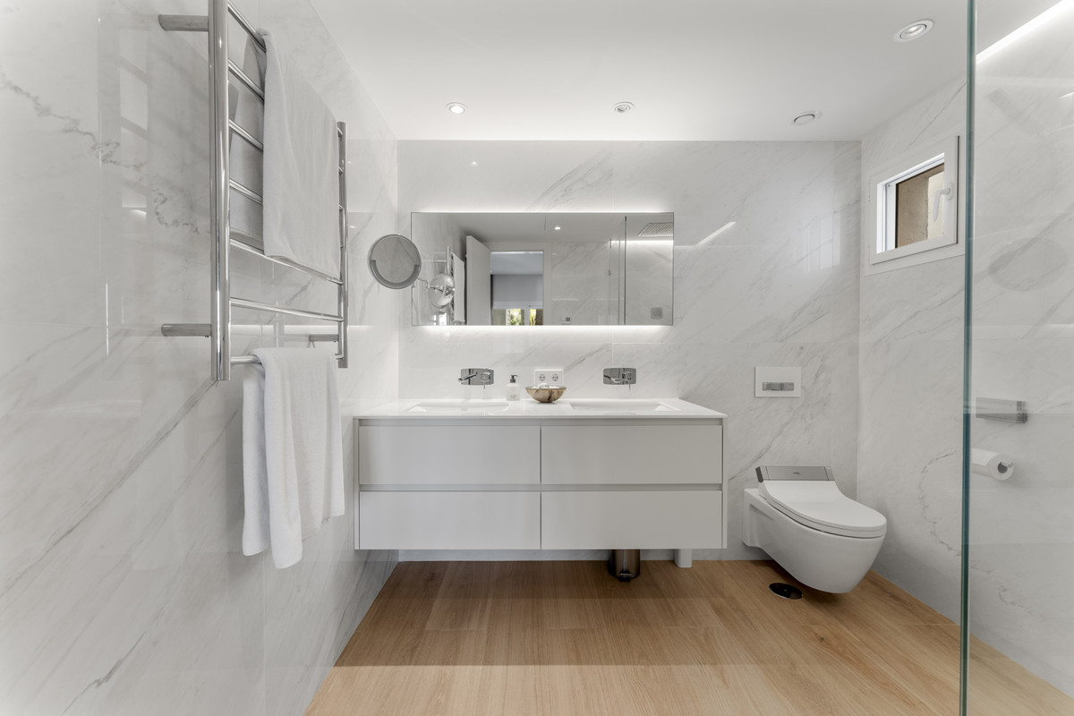 Se vende Apartamento Planta Media de 3 dormitorios en Costa Del Sol, Málaga, España