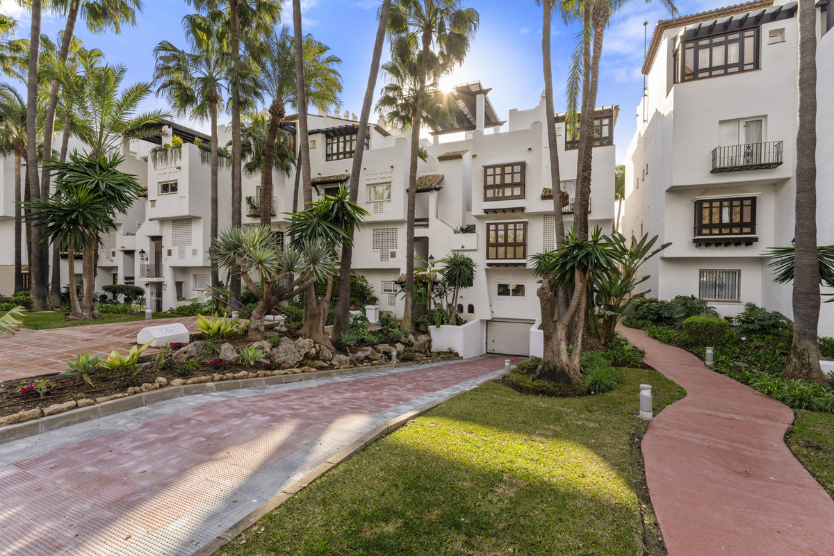 Se vende Apartamento Planta Media de 3 dormitorios en Costa Del Sol, Málaga, España