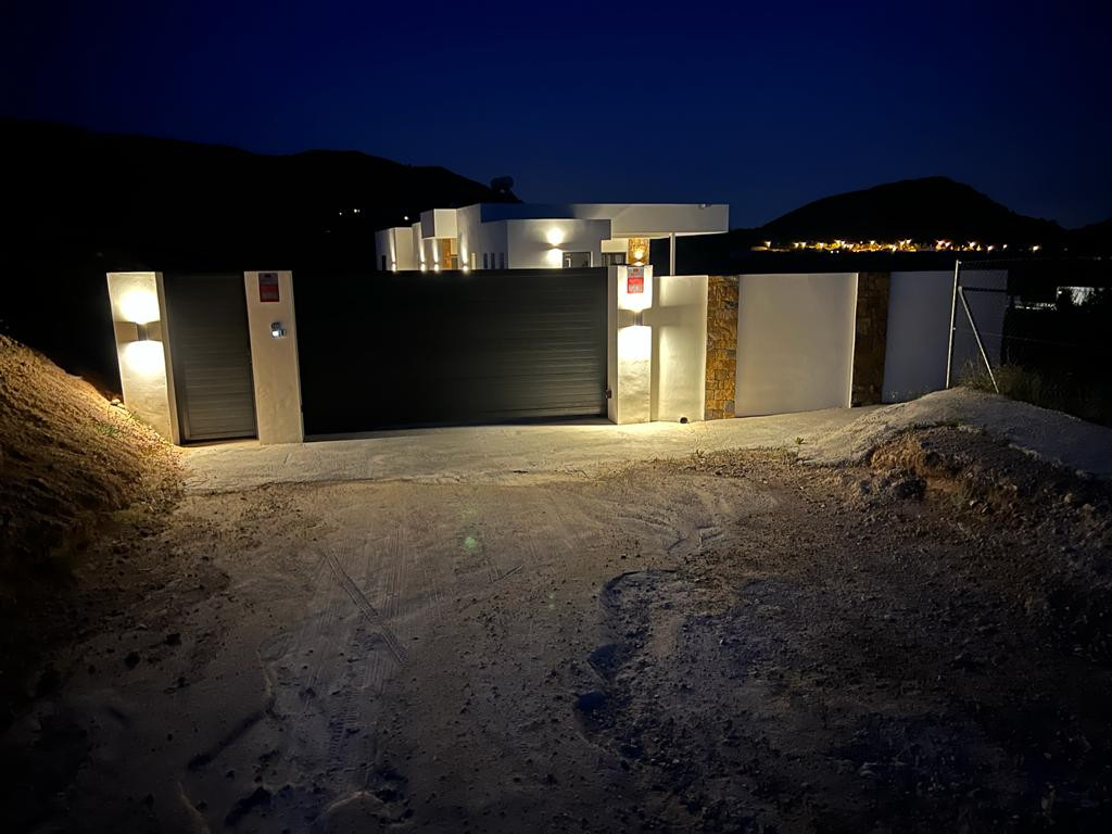 Se vende Villa - Chalet de 4 dormitorios en Costa Blanca, Alicante, España