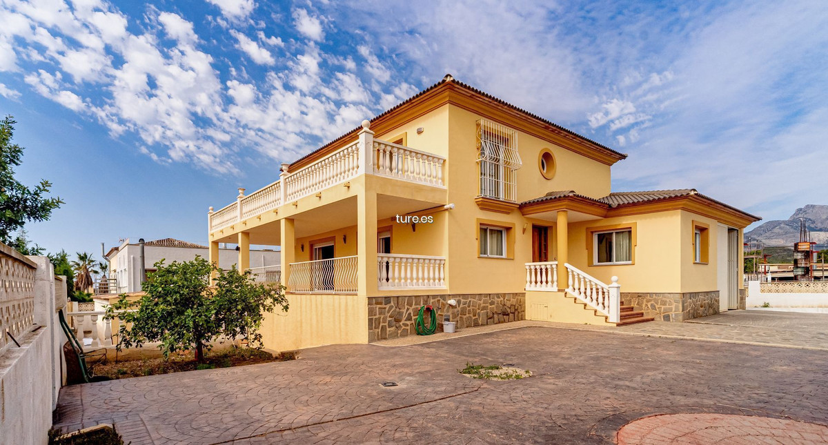 7 Bed Townhouse for sale in La Nucia Costa Blanca, Alicante, Spain