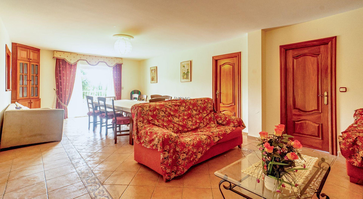 7 Bed Townhouse for sale in La Nucia Costa Blanca, Alicante, Spain