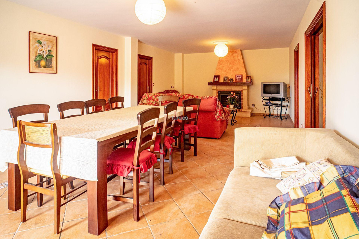 7 Bed Townhouse for sale in La Nucia Costa Blanca, Alicante, Spain