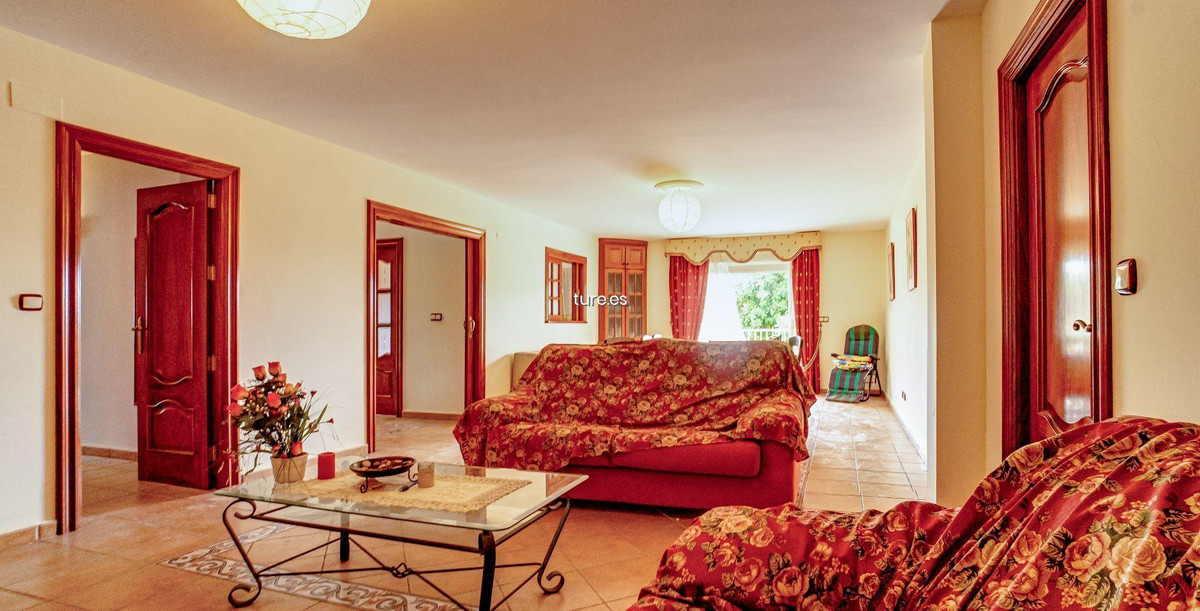 7 Bed Townhouse for sale in La Nucia Costa Blanca, Alicante, Spain