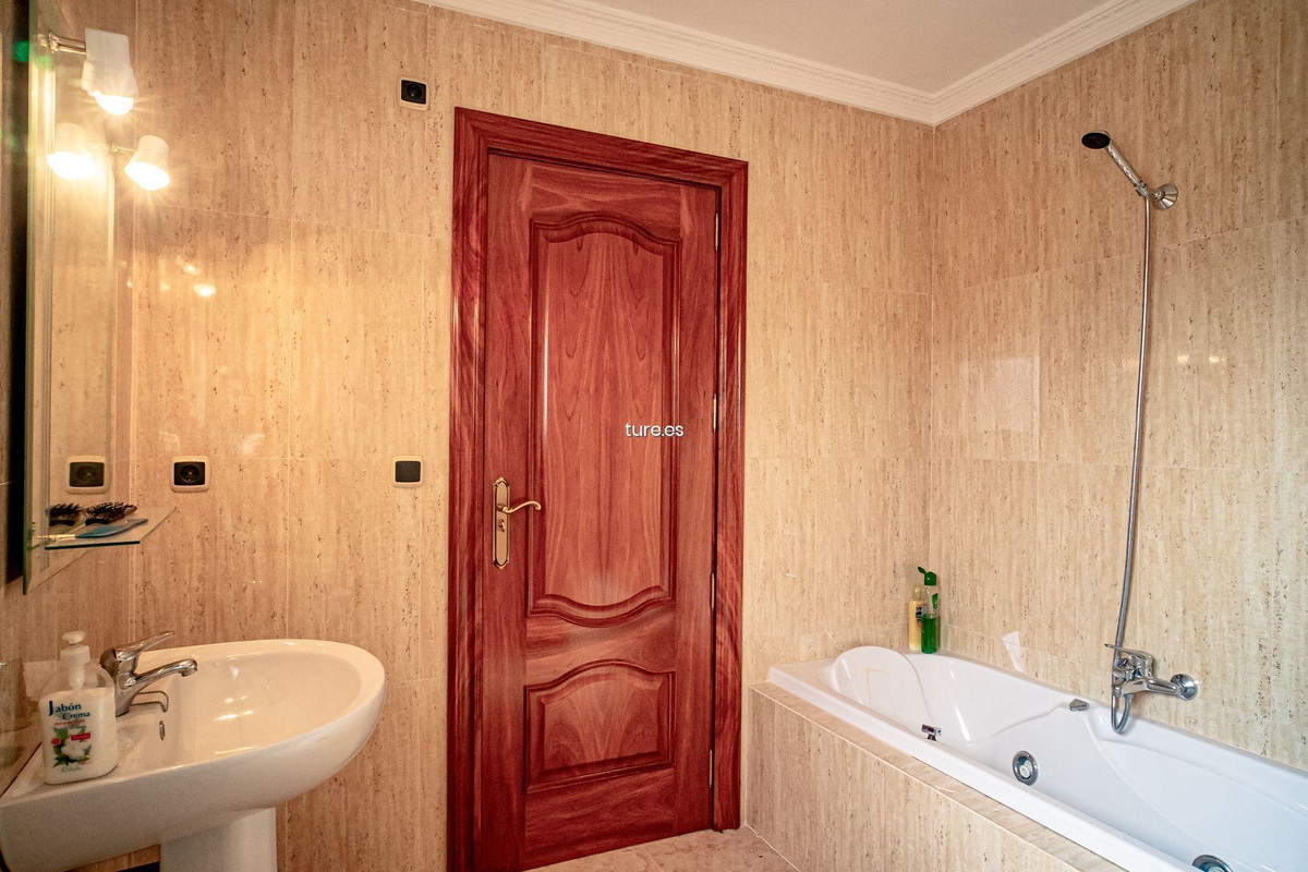 7 Bed Townhouse for sale in La Nucia Costa Blanca, Alicante, Spain