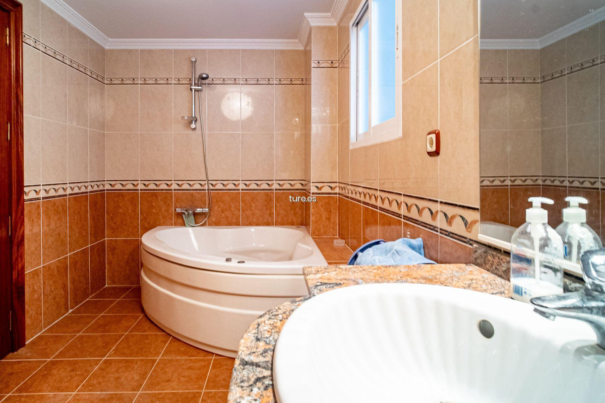7 Bed Townhouse for sale in La Nucia Costa Blanca, Alicante, Spain