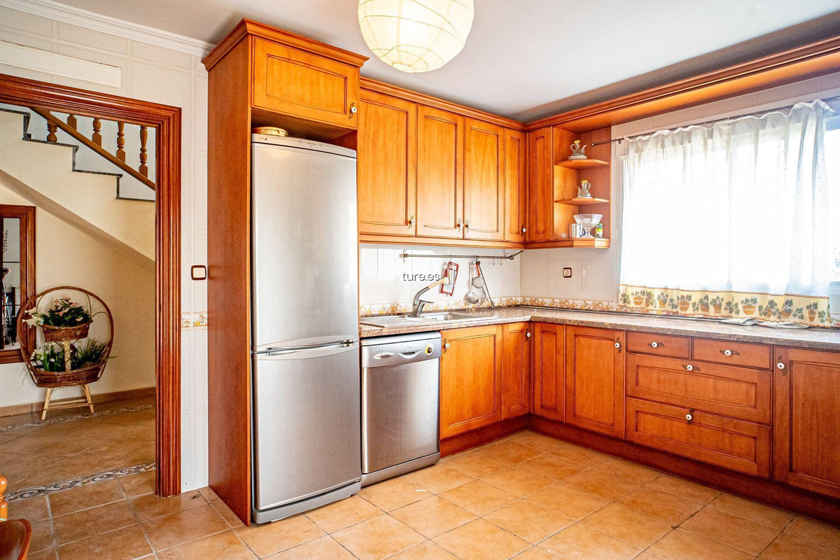 7 Bed Townhouse for sale in La Nucia Costa Blanca, Alicante, Spain