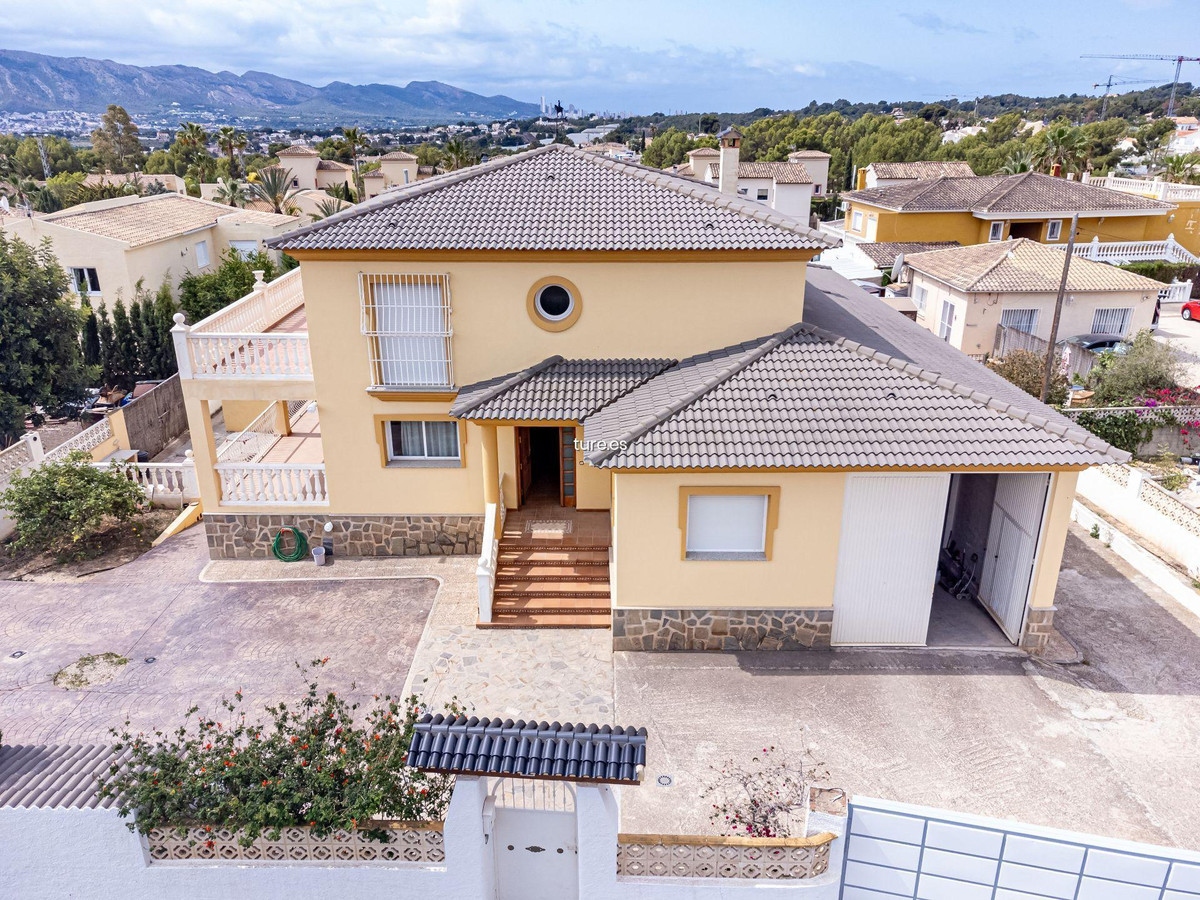 7 Bed Townhouse for sale in La Nucia Costa Blanca, Alicante, Spain