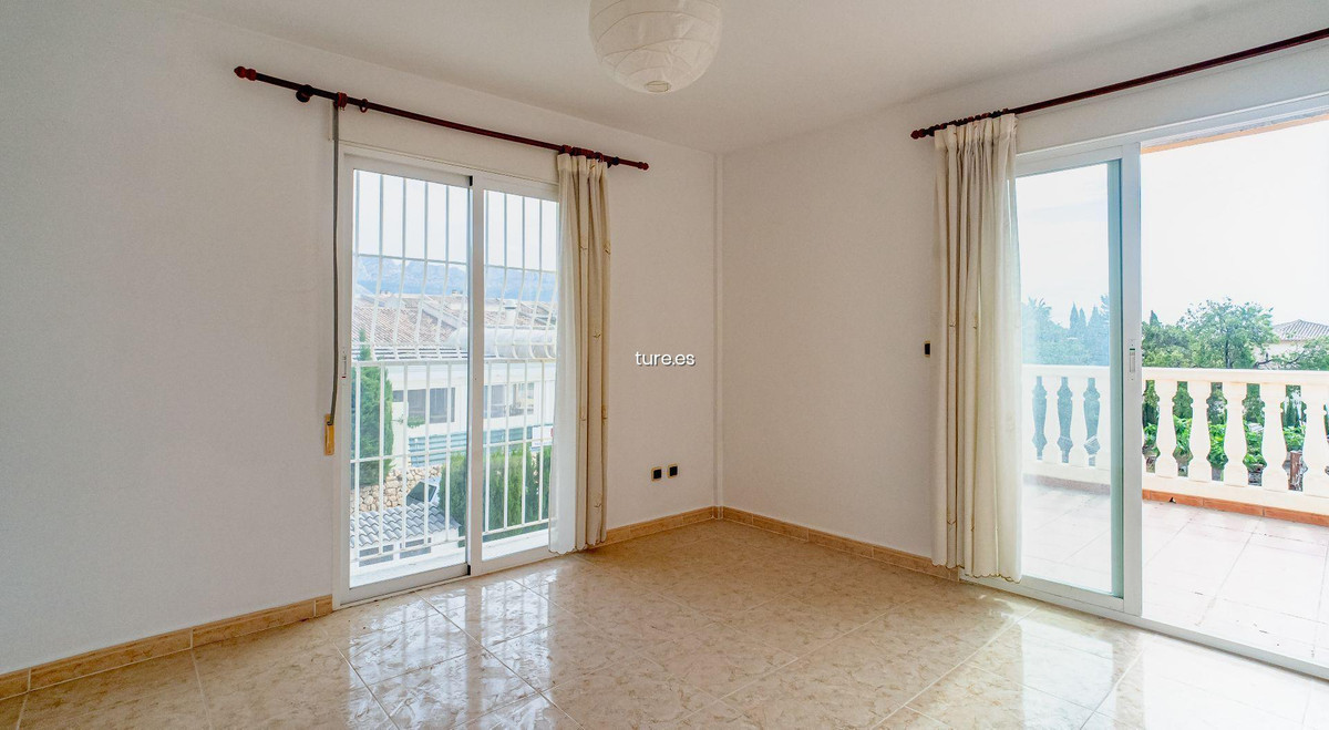 7 Bed Townhouse for sale in La Nucia Costa Blanca, Alicante, Spain