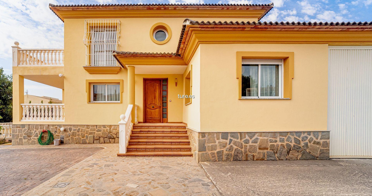 7 Bed Townhouse for sale in La Nucia Costa Blanca, Alicante, Spain