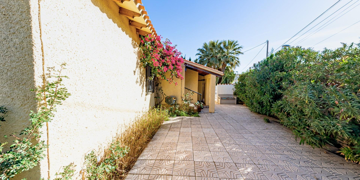 Se vende Villa - Chalet de 8 dormitorios en Costa Blanca, Alicante, España