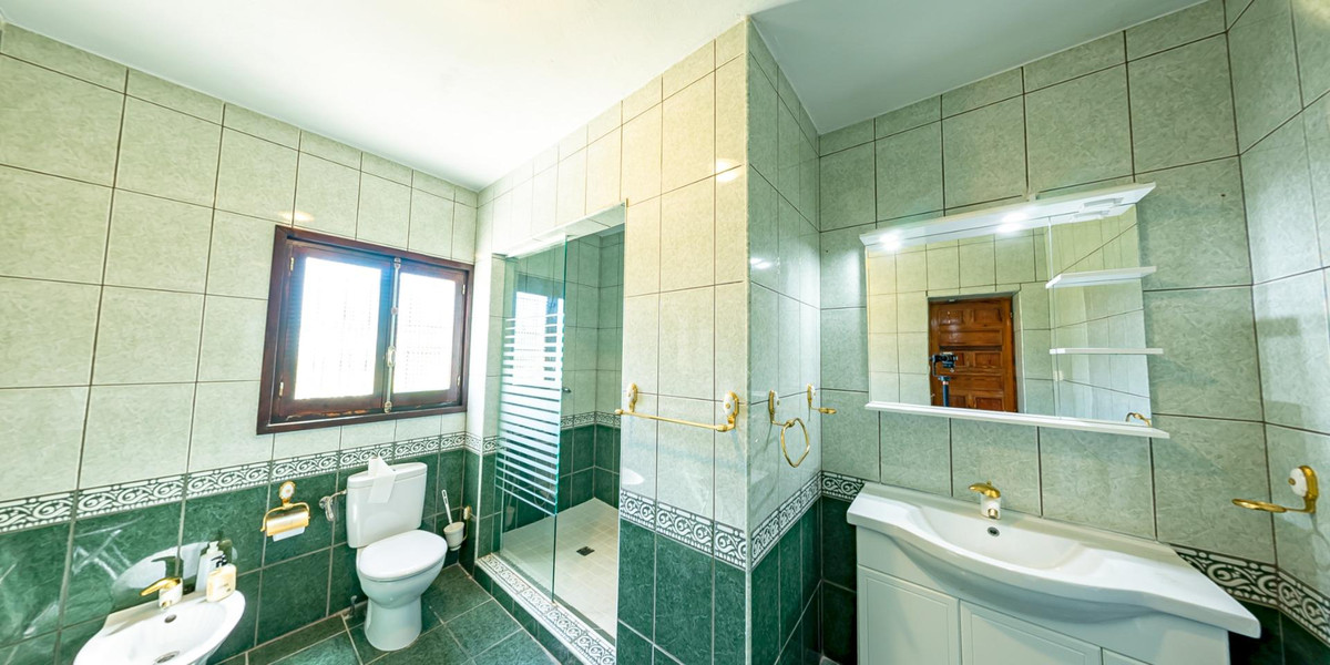 Se vende Villa - Chalet de 8 dormitorios en Costa Blanca, Alicante, España