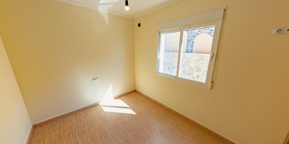 Se vende Villa - Chalet de 3 dormitorios en Costa Blanca, Alicante, España