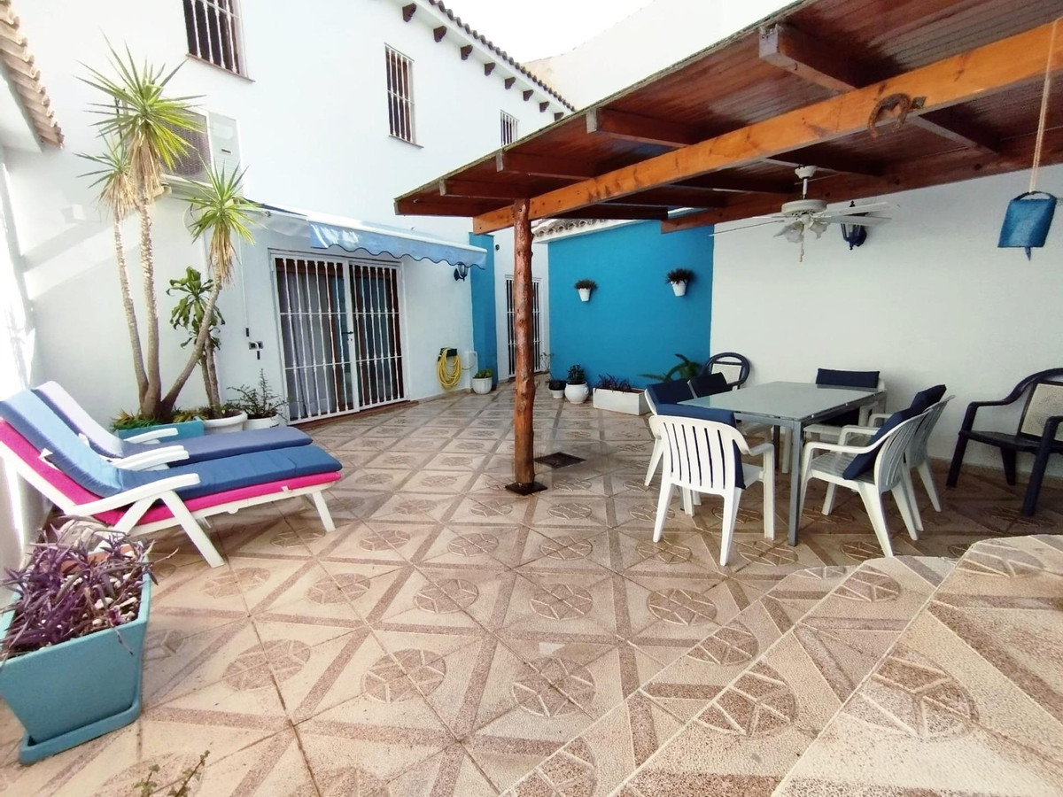 Se vende Villa - Chalet de 4 dormitorios en Costa Blanca, Alicante, España