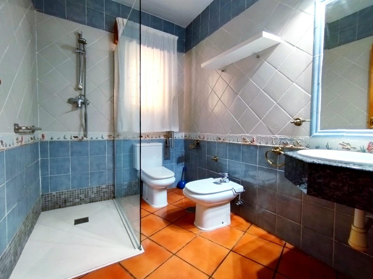Se vende Villa - Chalet de 4 dormitorios en Costa Blanca, Alicante, España