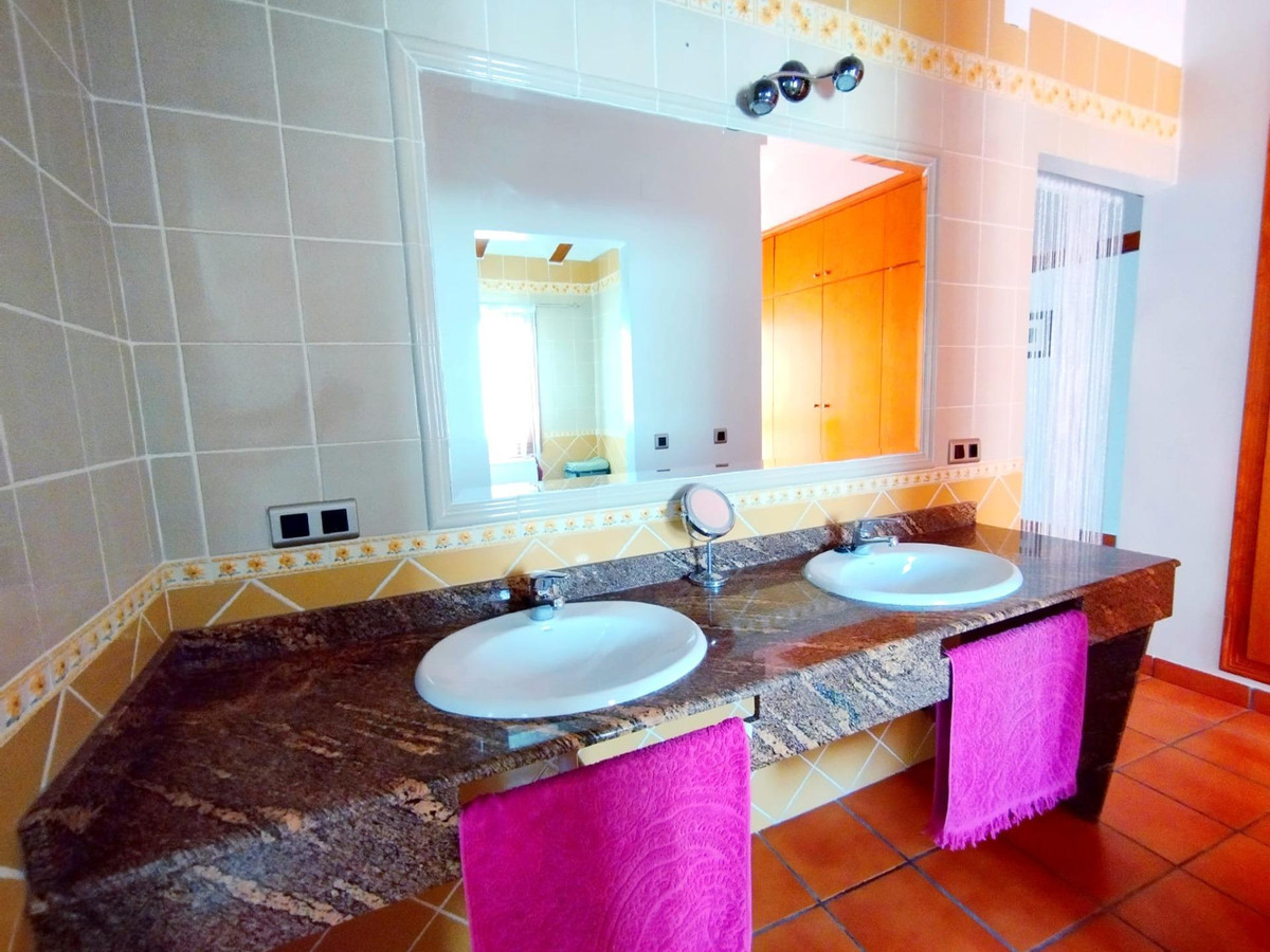 Se vende Villa - Chalet de 4 dormitorios en Costa Blanca, Alicante, España