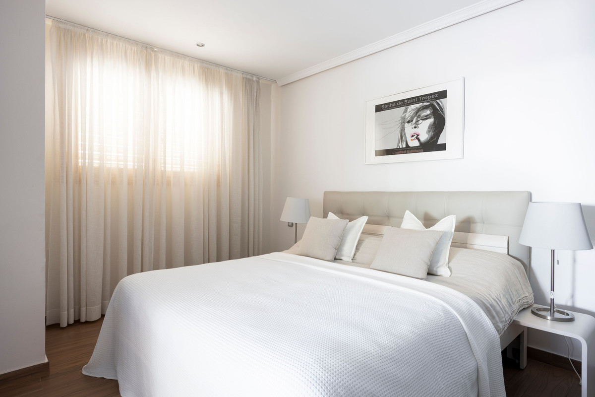 2 Bed Apartment for sale in Puerto Banús Costa Del Sol, Málaga, Spain