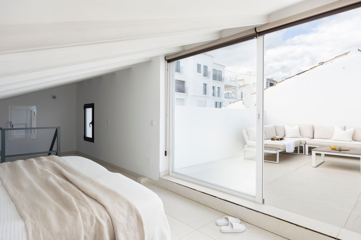 2 Bed Apartment for sale in Puerto Banús Costa Del Sol, Málaga, Spain