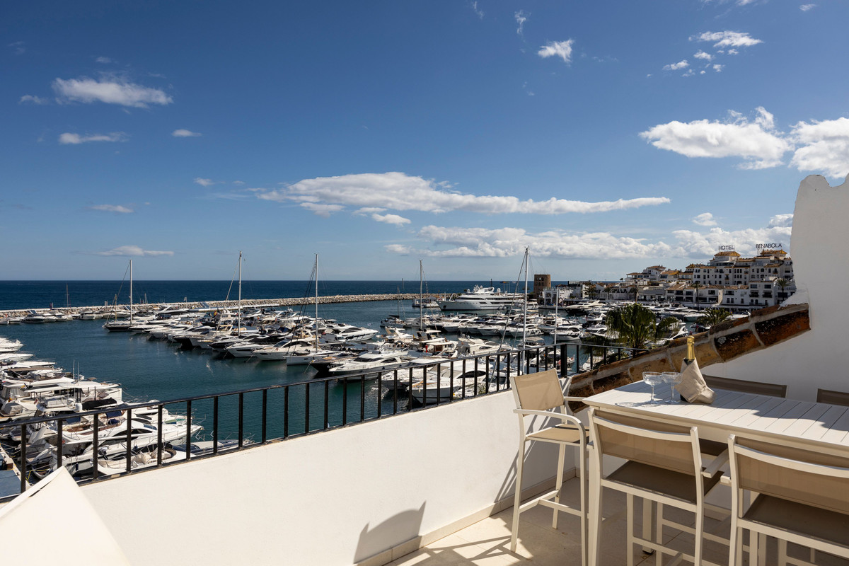 2 Bed Apartment for sale in Puerto Banús Costa Del Sol, Málaga, Spain