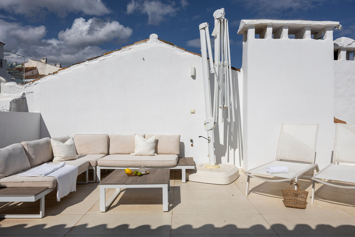 2 Bed Apartment for sale in Puerto Banús Costa Del Sol, Málaga, Spain